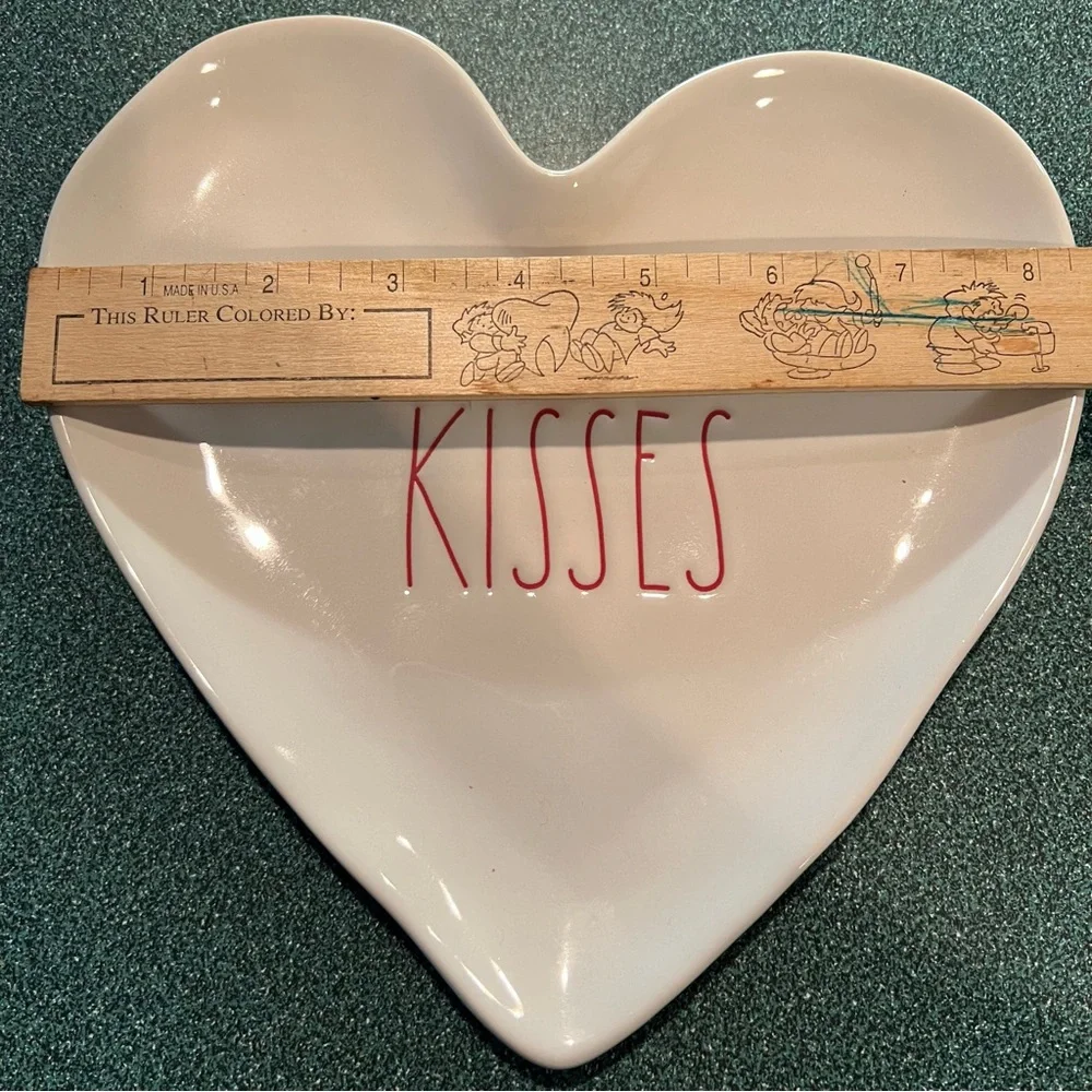 RAE DUNN KISSES & LOVE HEART SHAPE PLATES Set of 2 NWOT - Picture 4 of 11